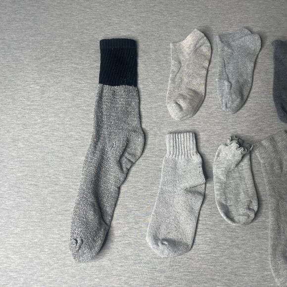 Hanes Women’s Athletic Performance Mismatched 7 Ankle & Crew Socks - Picture 2 of 7